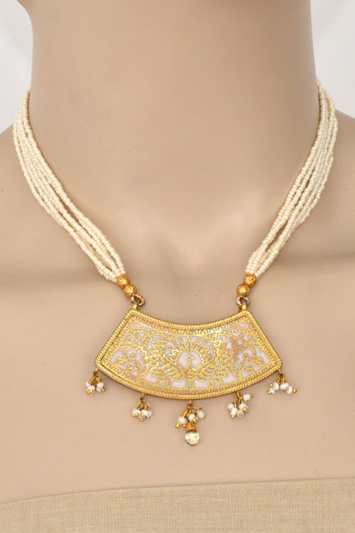 White Traditional Thewa Pendant Set 11257